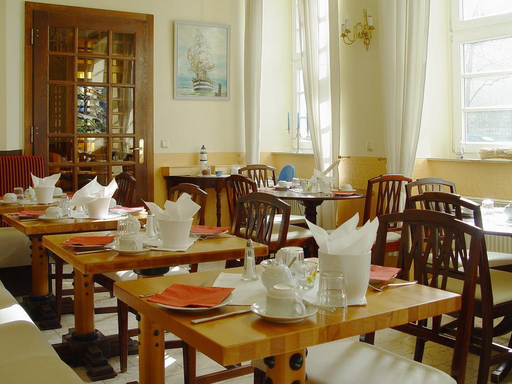 Hotel Altes Hafenhaus Rostock Extérieur photo